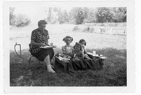 Sandbox picnic, Alice on the way, 1955 (ss)
